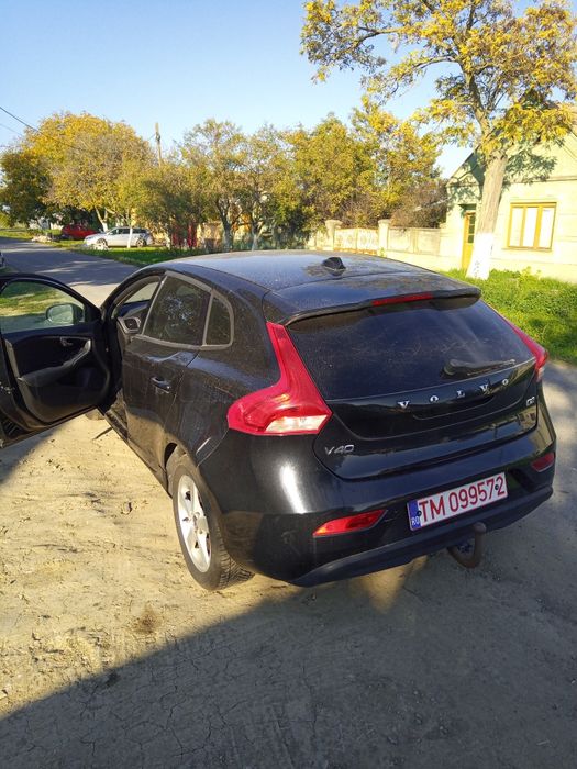 Dezmembrez Volvo v 40 D2 2014