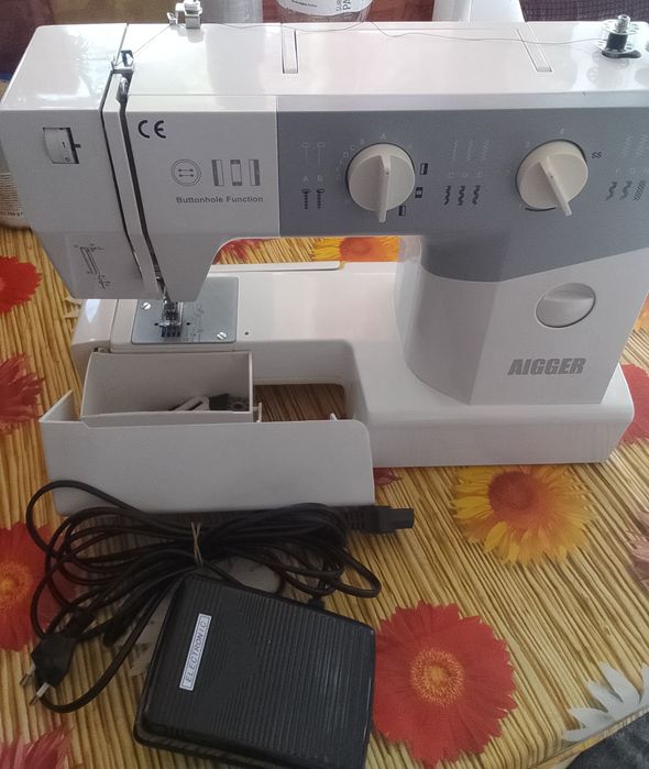 Mașină de cusut electrica