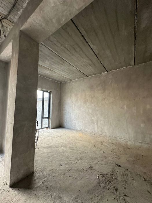 Участка сотилади, каробка ҳолатда. 4 та хона, 2 сотих. Нархи — 125 000