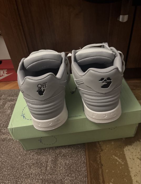 Off White Out of office