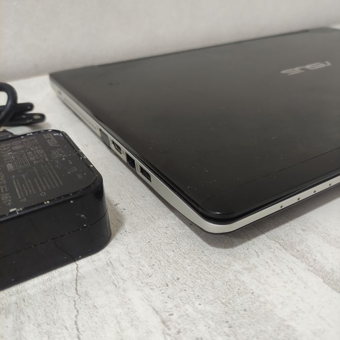 Ноутбук Asus Core-i3 с играми