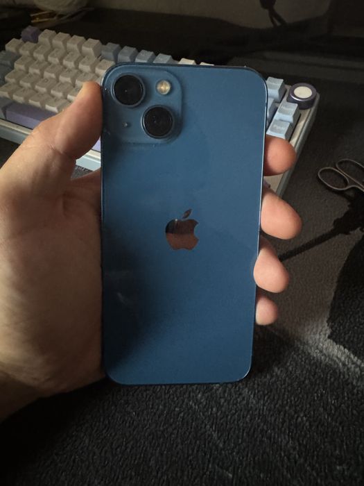 Продам iPhone 13 128 ГБ, синий.