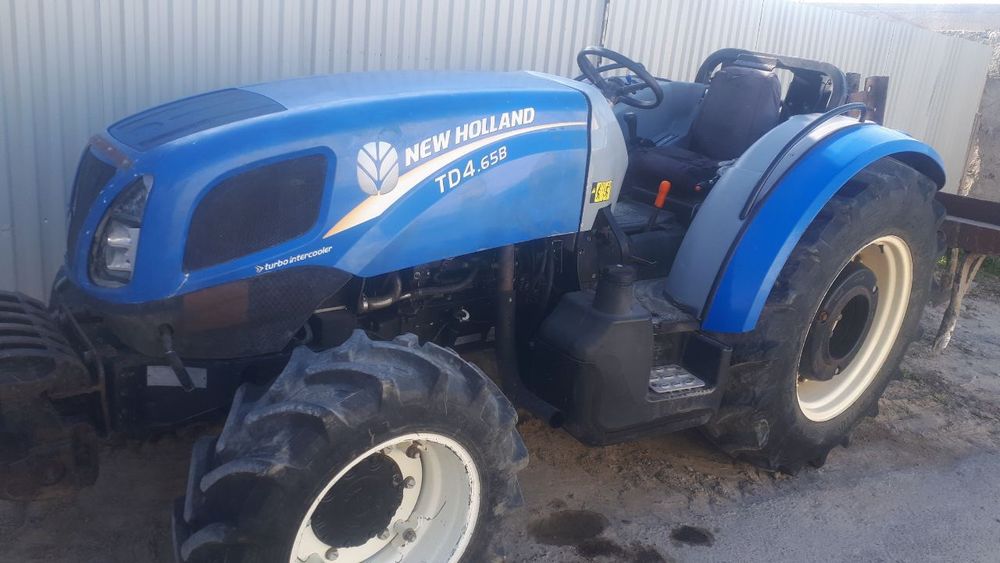 Трактор сотилади  невхоленд