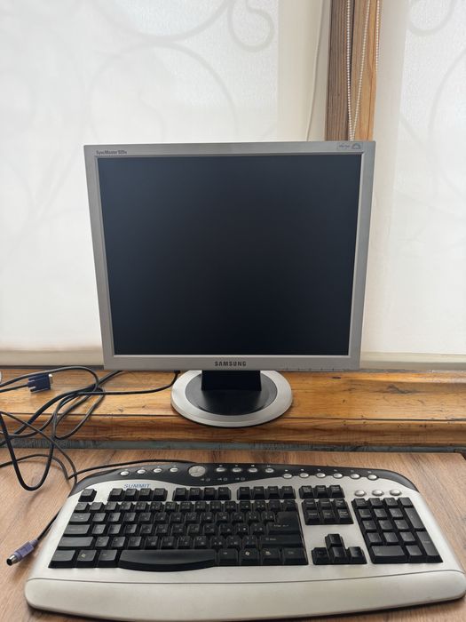 Продам Монитор Samsung и клавитура.