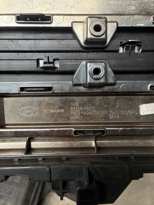 Предна решетка, грил за Hyundai Santa Fe. V MX5 86356-P6010. 23-26г. Хюндай Санта фе.