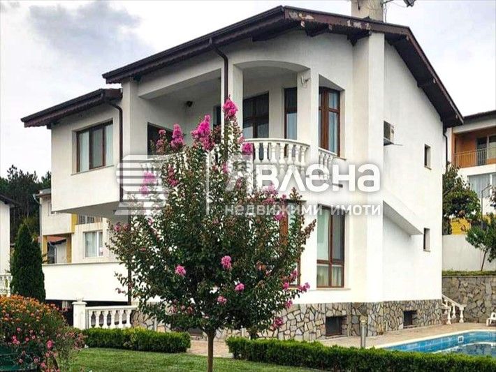 Къща с басейн в Оброчище