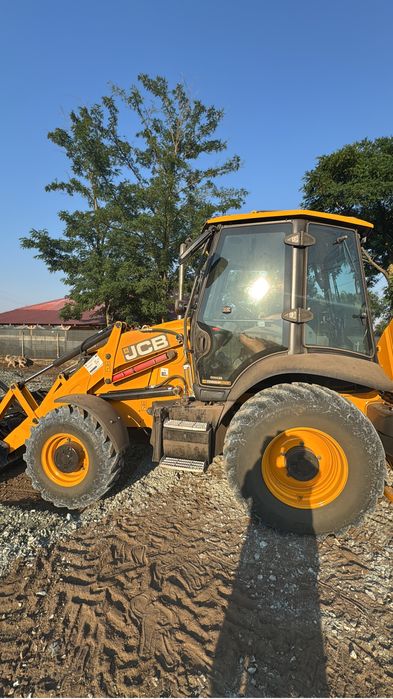 inchiriez JCB 3CX PLUS 109cp