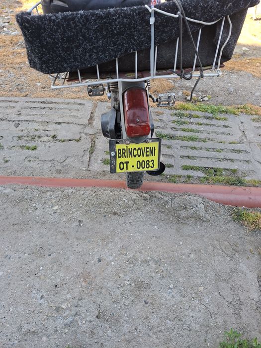 Vand 2 scutere,mai multe detalii la telefon