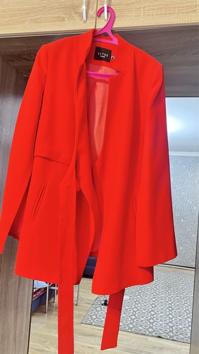 Продам красивый, яркий пиджак