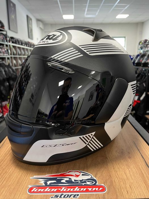 Мото каска ARAI PROFILE-V ,размер M 57-58 тъмен визьор с плака