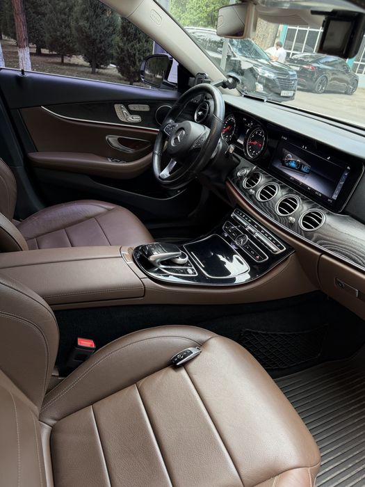 Mercedes Benz W213 E200