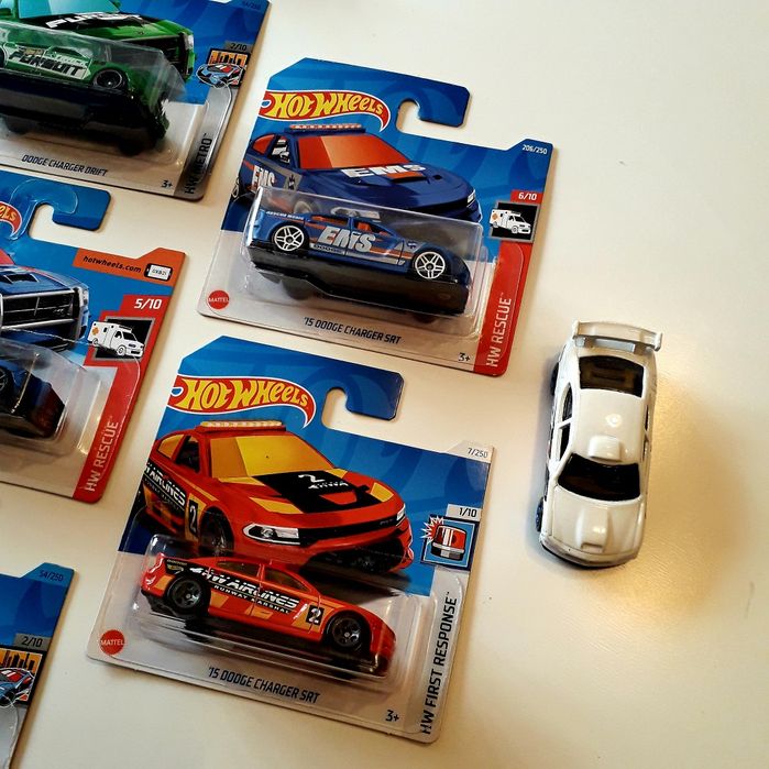 Lot masinute HotWheels, Dodge Charger, 11 piese + 1 bonus