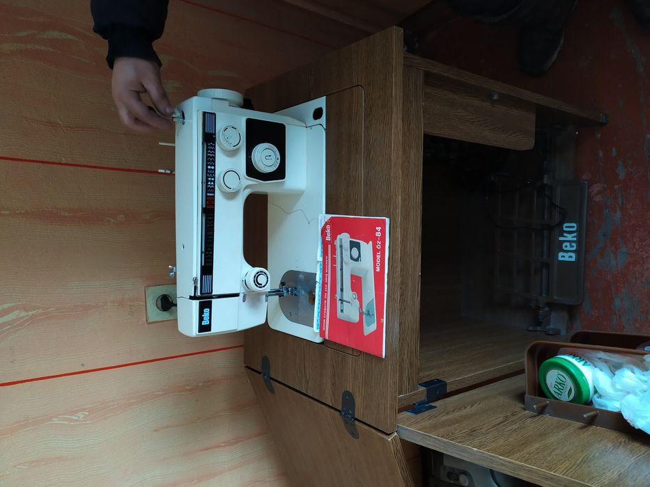 Продам швейную машинку