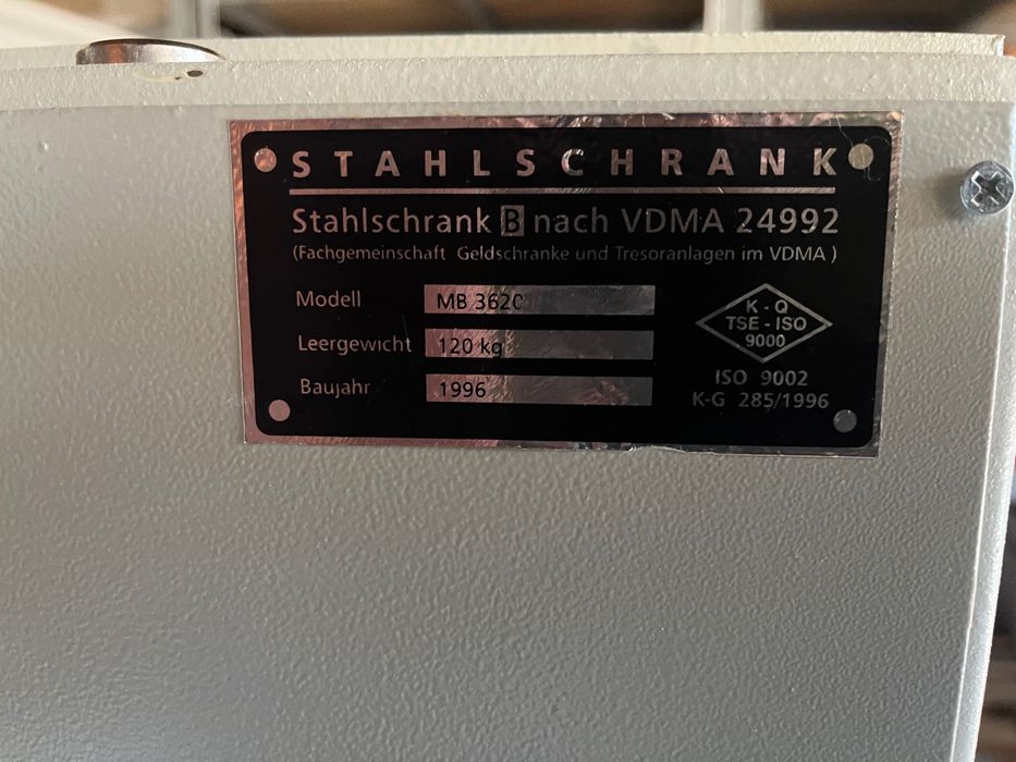 Масивна каса за ловни оръжие