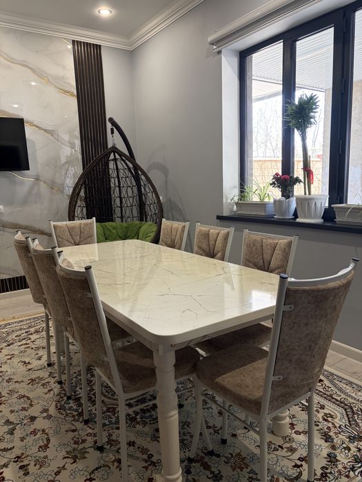 новый стол и 8 стульев