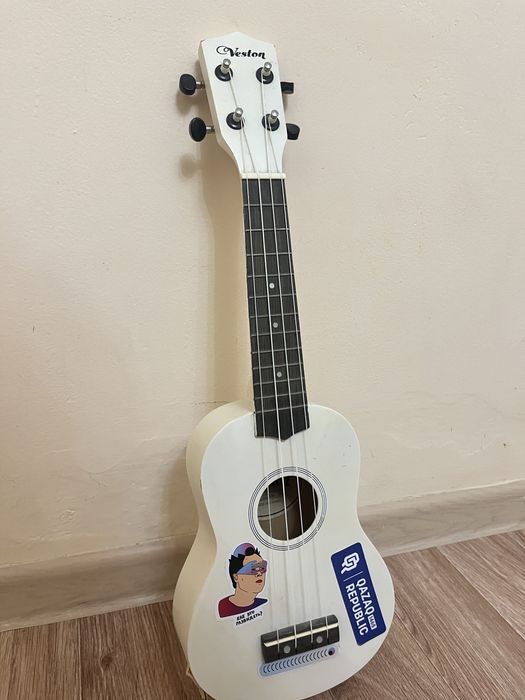 Укулеле Veston