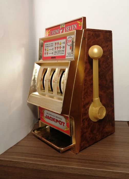 Mașină de păcănele vintage - "CASINO 7 SEVEN" anii '70/'80