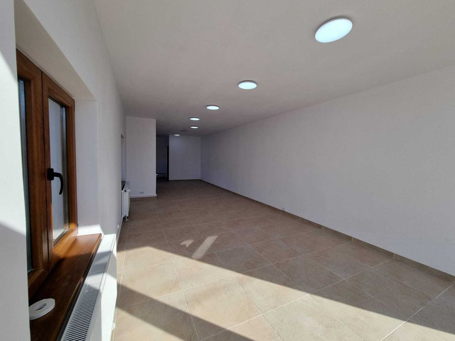Spatiu comercial