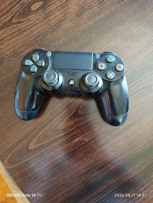 PS4 Slim 500GB с два контролера