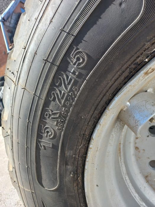 Vând  4 roți  complete  pentru  remorcă