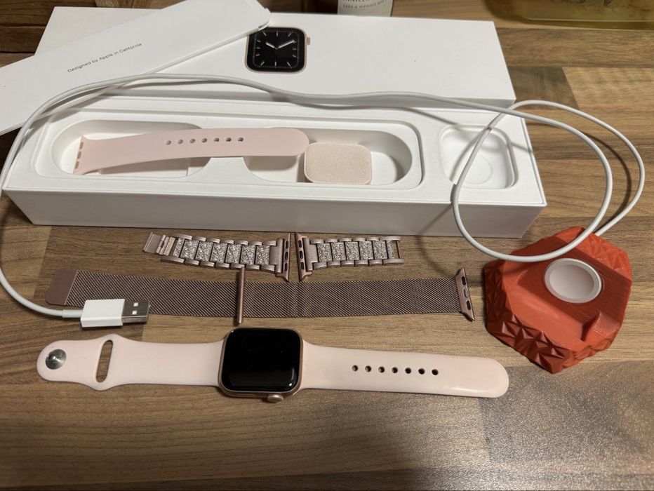 Urgent!! Apple Watch 5 32GB 40mm