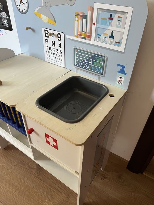 Докторска клиника дървена