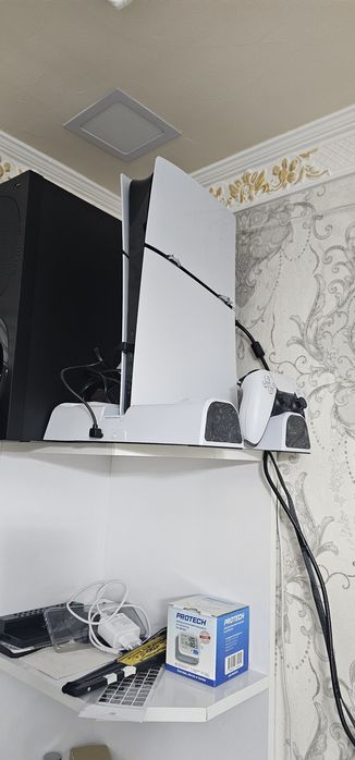 Ps5 сатылады. 1тб. Подставки. Еки джостик оригинал.