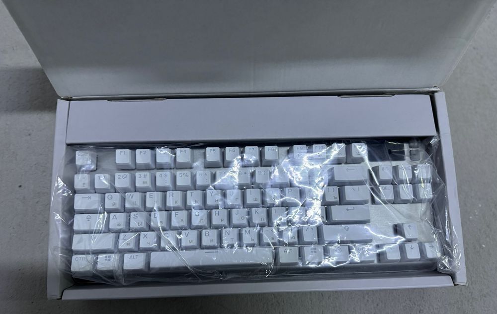 Steelseries apex 7 tkl limited ghost version