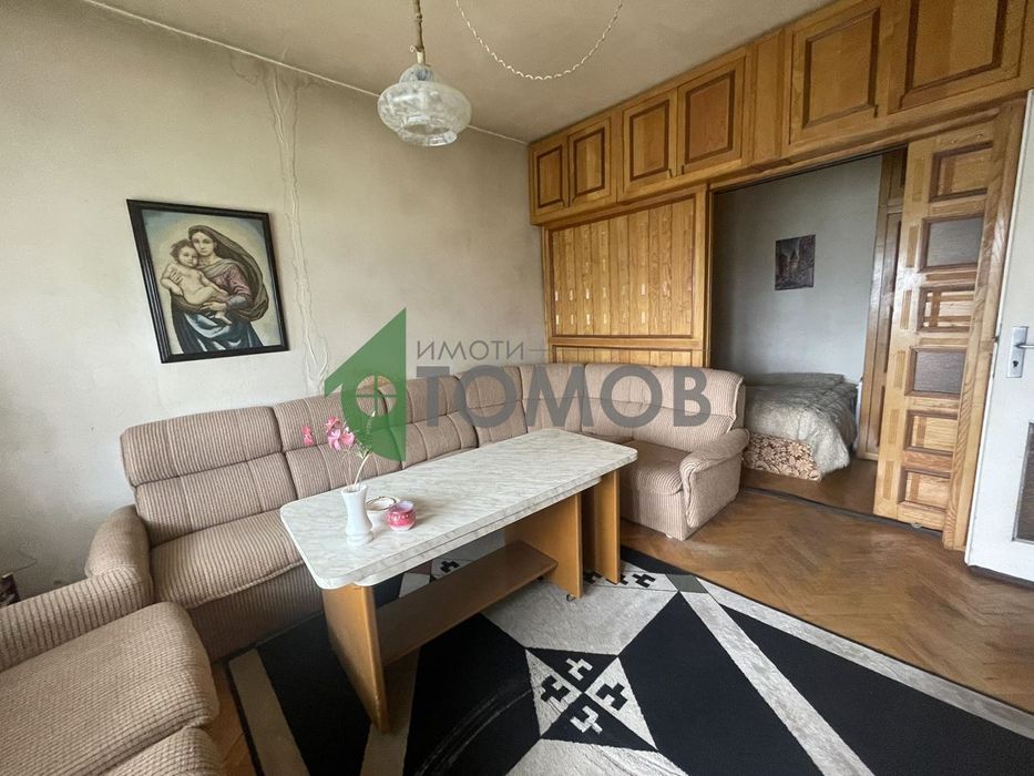 Продава се Двустаен апартамент в Шумен, Тракия - 64 кв.м за 1132 €/кв.м - Снимка #1