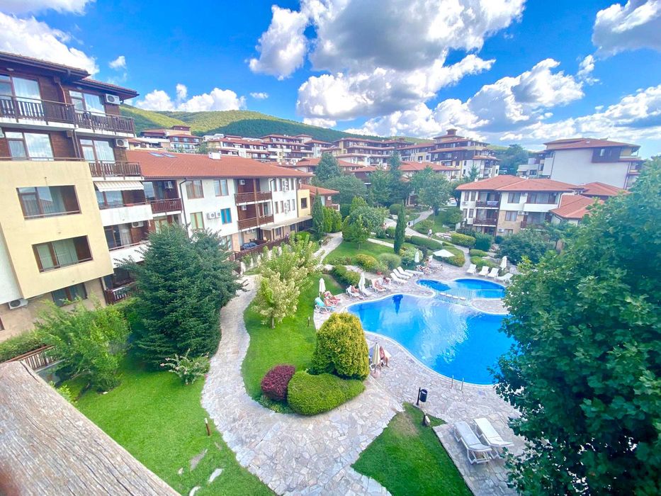 Тристаен апартамент с гледка море в к-с „Райска градина“, Първа линия