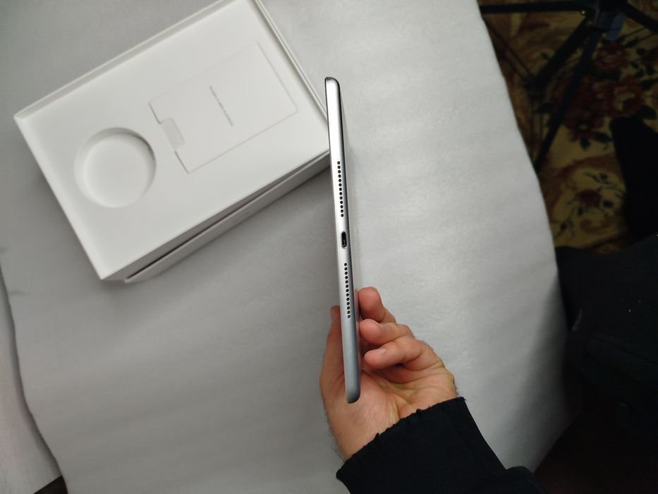 Продается iPad 7 Generation 128Gb Silver полный комплект