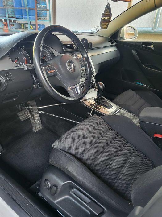 Volkswagen Passat B6 2.0 TDI (adaptat pentru persoane cu dizabilitati)