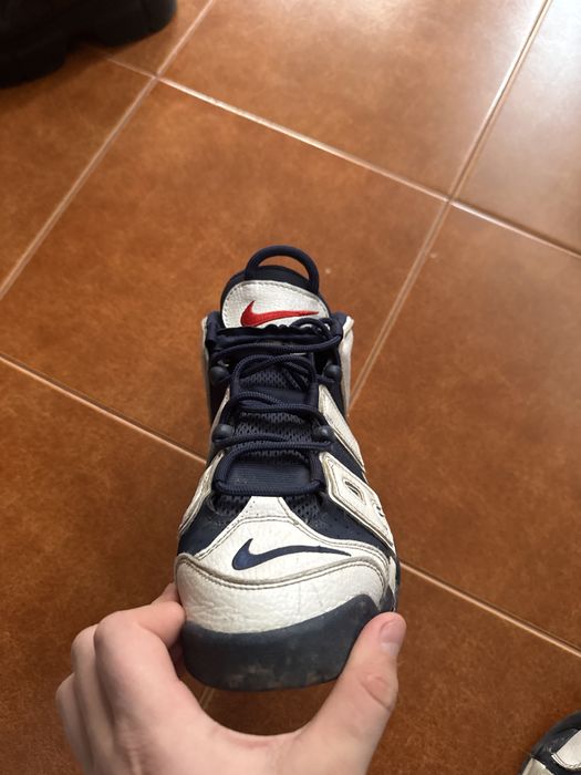 Vand Nike uptempo pe albastru  in stare foarte buna