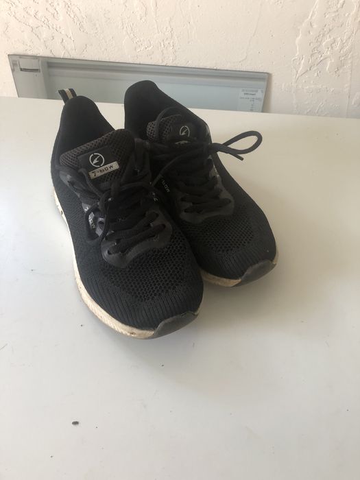 Продам кроссовки 38 размера