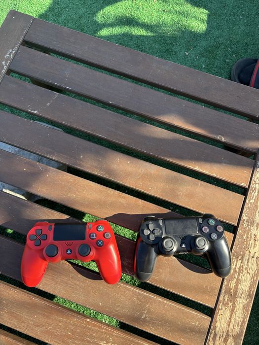 Vand Ps 4 cu 2 manete si 13 jocuri