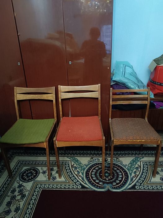 Сундук стол и стулья