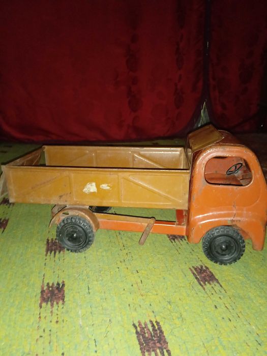 Машинка из жести,ЛТЗ.