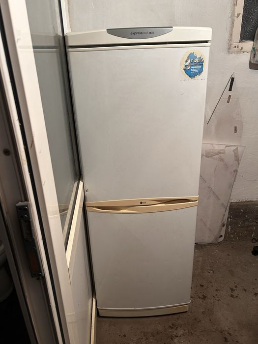 Продам холодильник
