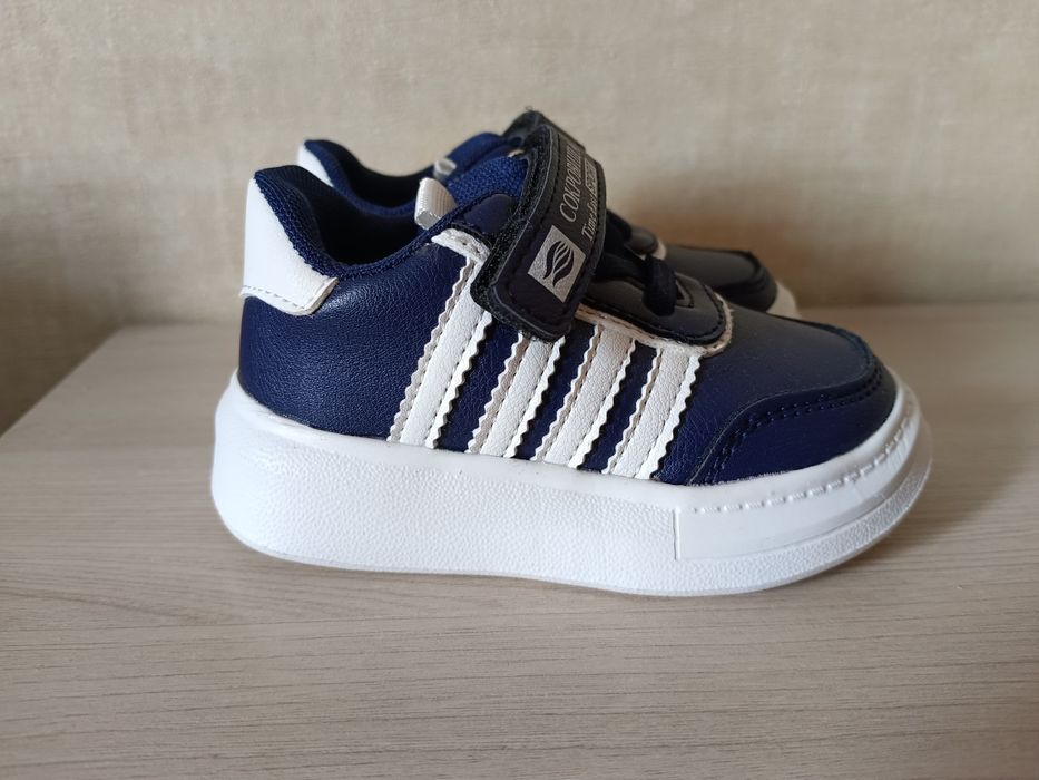 Кроссовки на мальчика новые