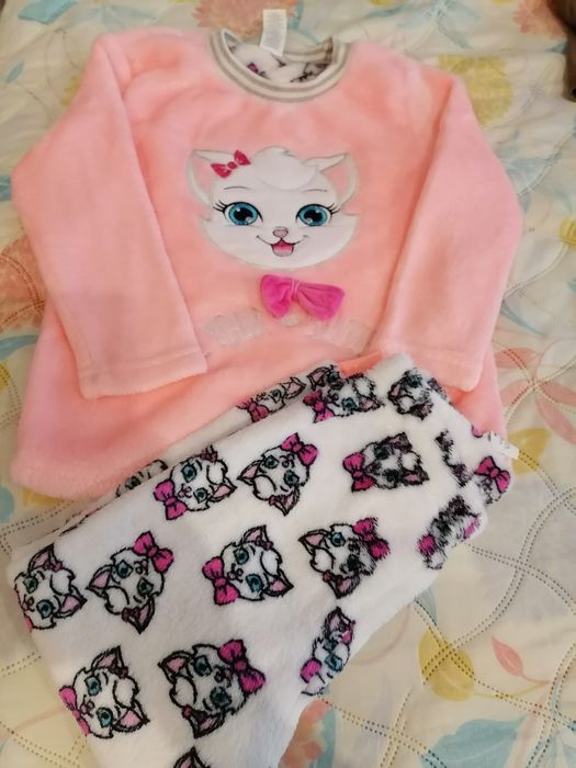 Продавам детски жилетки и пуловери