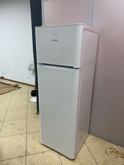 Холодильник INDESIT