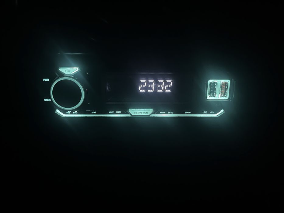 Продам магнитолу aura