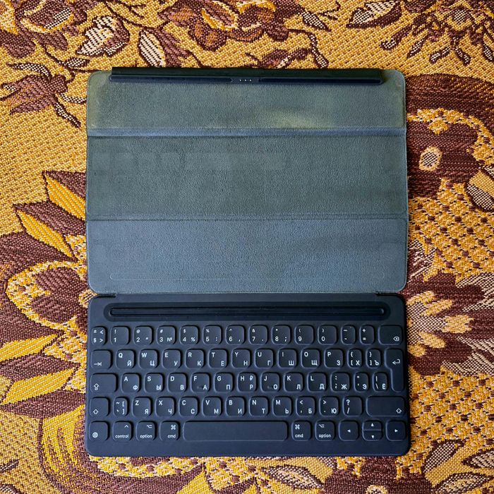 Продам чехол-клавиатуру Apple