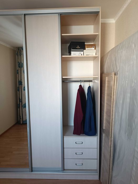 Продается шкаф-купе в отличном состоянии.