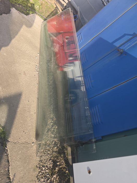 Продам стекло для дверей количество 4 шт размер 2.37 на 0.66 см.