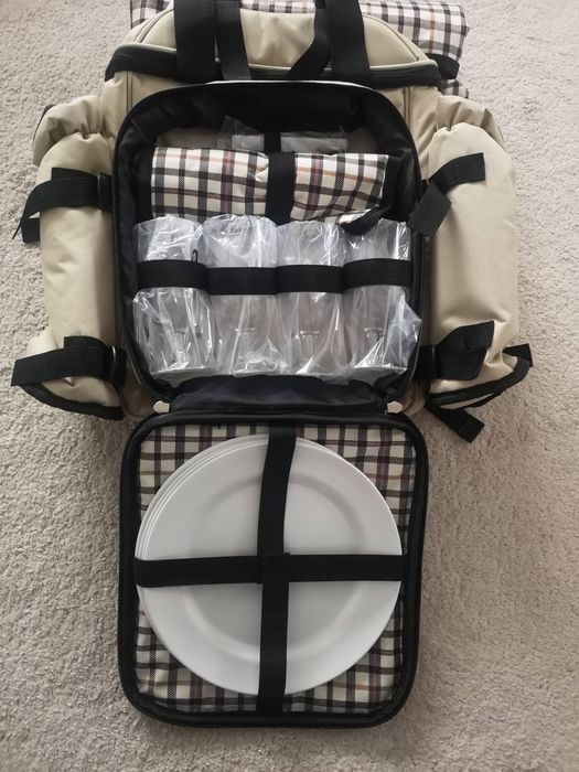 Пикник раница с комплект прибори