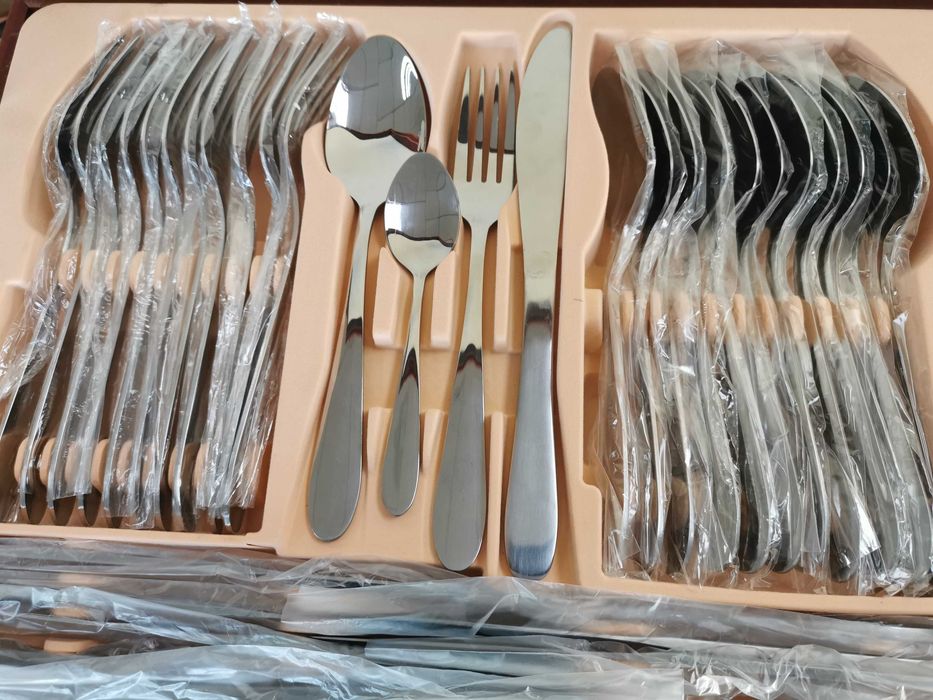 Комплект луксозни прибори 72 части  в дървен куфар Неръждаема стомана