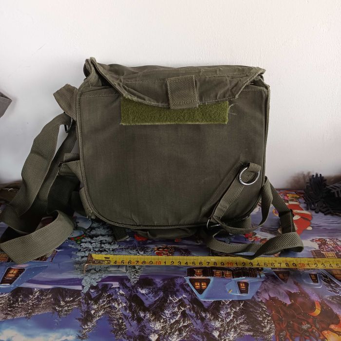 Genti militare pentru masti de gaze, mai multe modele diferite.