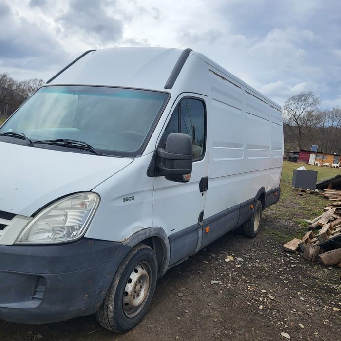 De vânzare duba pentru dezmembrări