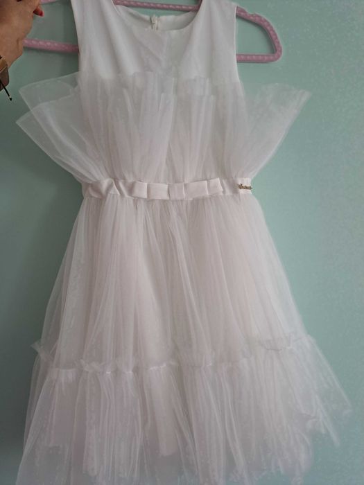 Бяла рокля Contrast